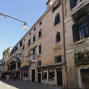 https://majestic-rialto-house.hotelslidodijesolo.com